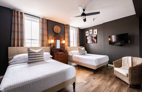 Versailles Hotel | Woodford Reserve Suite, The Woodford Hotel