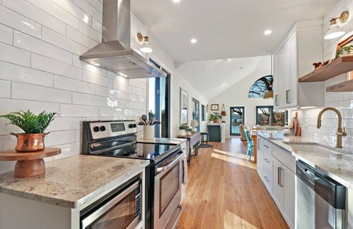 East Troy Casa | Woodhaven on Pleasant Lake |Pleasant Lake |Lakefront |Wraparound Deck |Views |Dock |Kayaks & Boards