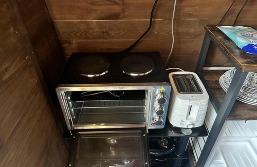 Grantham Cabina | Woodland camping pod with use of campsite bathroom