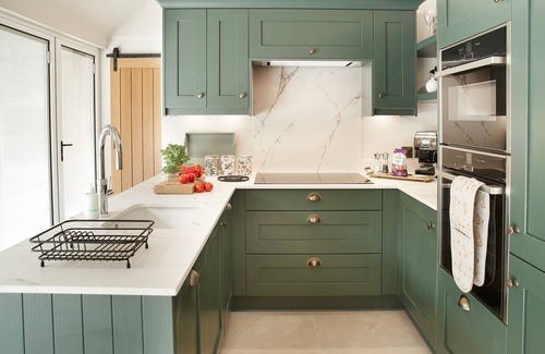 Rosliston Cabaña | Woodland Retreat is the ideal romantic getaway. Surrounded by woodland and several walking routes an