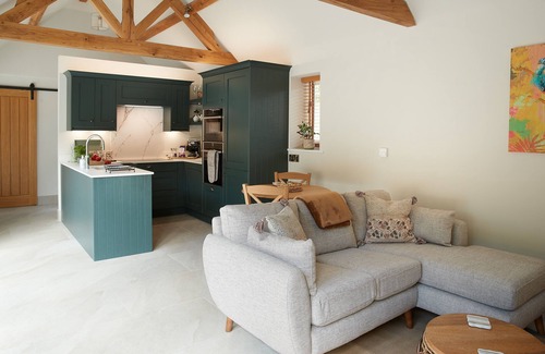 Rosliston Cabaña | Woodland Retreat is the ideal romantic getaway. Surrounded by woodland and several walking routes an