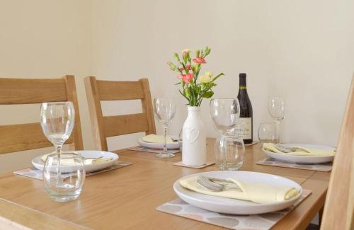 Cardigan Casa | Woodpecker Rest