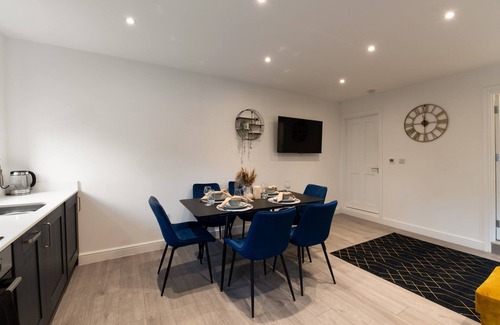 North Finchley Apartamento | Woodside Pk Rd 13-A Woodside Park 3 Bedroom and 1 Bathroom Apt. A with Parking