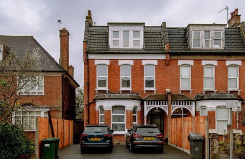 North Finchley Apartamento | Woodside Pk Rd 13-A Woodside Park 3 Bedroom and 1 Bathroom Apt. A with Parking