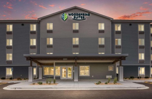 Burbank Hotel | WoodSpring Suites Chicago Midway