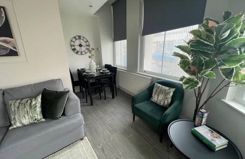 Liverpool Apartamento | Woolton Escape | Light-Filled | Free Parking