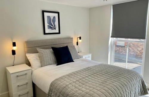 Liverpool Apartamento | Woolton Retreat Skylights Desk Parking