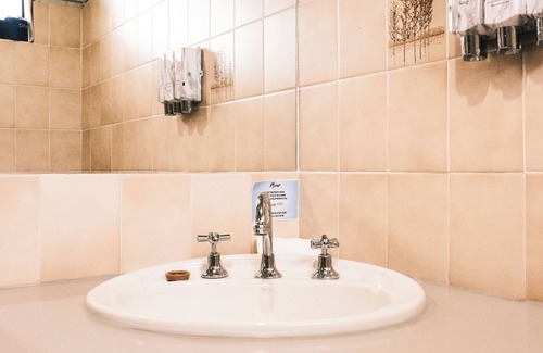 Woomargama Hotel | Woomargama Village Hotel Motel