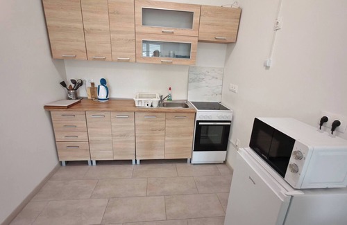 Kecskemet Apartamento | Apartamento WorkStay: Confort moderno con estacionamiento privado, cerca de los servicios de la ciudad