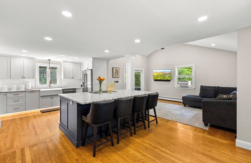 Foxboro Casa | World Cup Woods Retreat - AC, Fast WiFi, Privacy - 4 miles from Boston Stadium