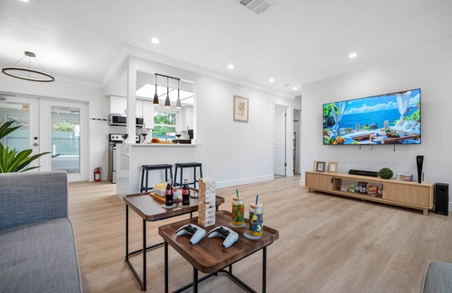 Featherock Casa | WOW! Pickleball Gym Stylish Modern Living