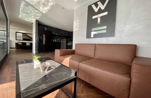 Cukarica Alquiler De Eote | WTF Lounge Pool/sauna