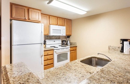 Brodheadsville Condominio | Wyndham at Waikiki Beach Walk® - Spacious1 Bedroom