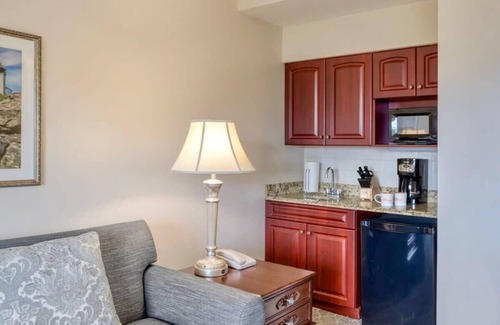 Jamestown Condominio | Wyndham Bay Voyage Inn | 1BR/1BA Queen Suite