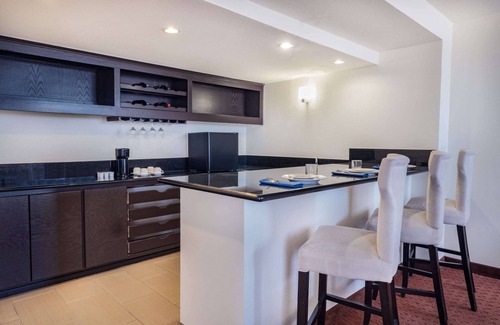 Foothill Farms Hotel | Wyndham Sacramento