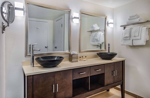 Foothill Farms Hotel | Wyndham Sacramento
