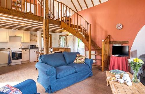 Clynderwen Cabaña | Y Beudy, Holiday Cottage Near Preseli Hills, Sleeps 4, 2 bedrooms, bathrooms