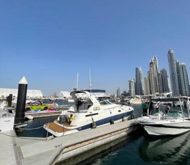 Dubai Marina Alquiler De Eote | Yacht boat 2 Beds 1 Bath Dubai Eye Dubai Marina JBR