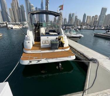 Dubai Marina Alquiler De Eote | Yacht boat 2 Beds 1 Bath Dubai Eye Dubai Marina JBR