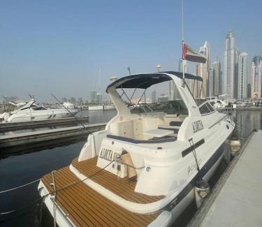 Dubai Marina Alquiler De Eote | Yacht boat 2 Beds 1 Bath Dubai Eye Dubai Marina JBR