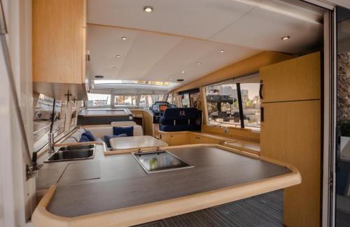 Jumeirah Alquiler De Eote | Yacht Experience - Stella Romana