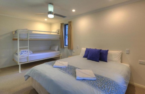 Stuarts Point Hotel | Yarra Holiday Park