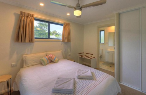 Stuarts Point Hotel | Yarra Holiday Park