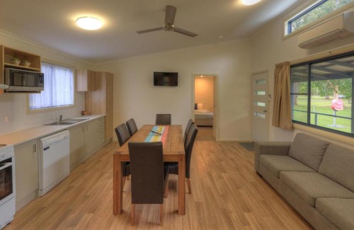 Stuarts Point Hotel | Yarra Holiday Park