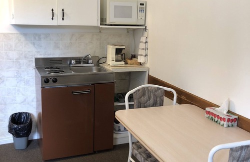 Portage La Prairie Hotel | Yellow Quill Motel