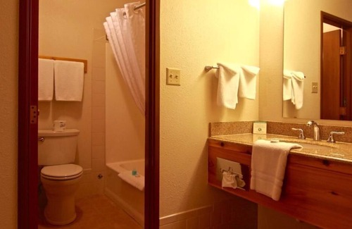 Gardiner Hotel | Yellowstone Village Inn and Suites
