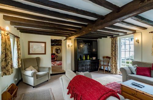 Moulsoe Casa | Yew Tree Cottage- Sleeps 12 Garden & Pet-Friendly