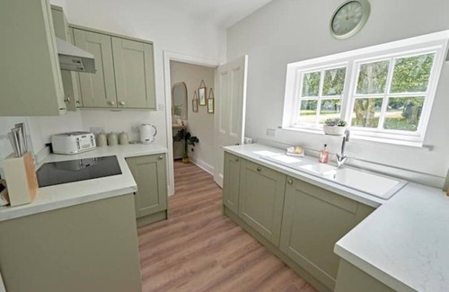 Raywell Cabaña | Yorkshire Gate Lodge - Secluded holiday cottage on the Wolds Way