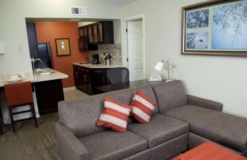 Sunnyvale Complejo | You Found it! FOUR Comfortable 1BR Suites, Outdoor Swimming Pool, Pets Allowed!