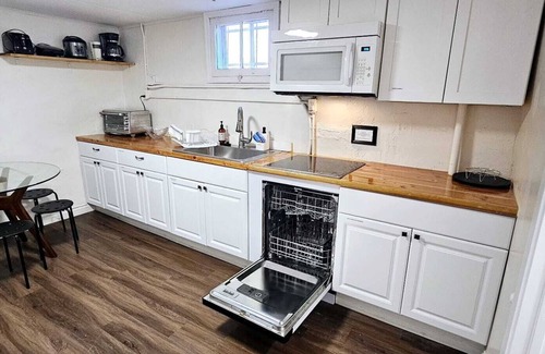 Athmar Park Casa | You´ll have the entire basement for yourself and your friends.