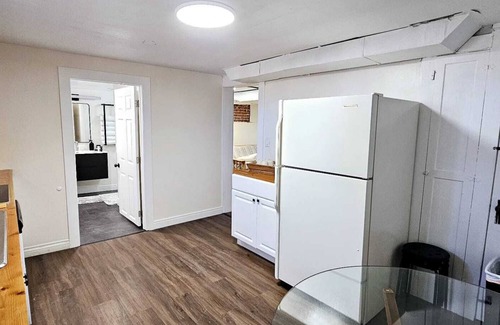 Athmar Park Casa | You´ll have the entire basement for yourself and your friends.