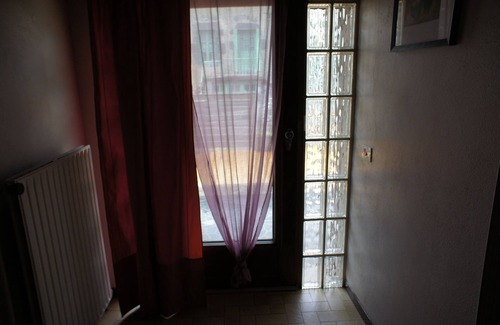 Egliseneuve-d'Entraigues Casa | En el pueblo en el corazón del Parc des Volcans, pero. Tranquilo y confortable.