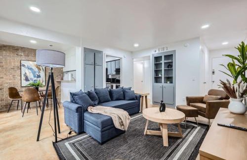 Bouldin Apartamento | Your Airy King Suite Getaway - Sleeps 4 - Pool, Prkg