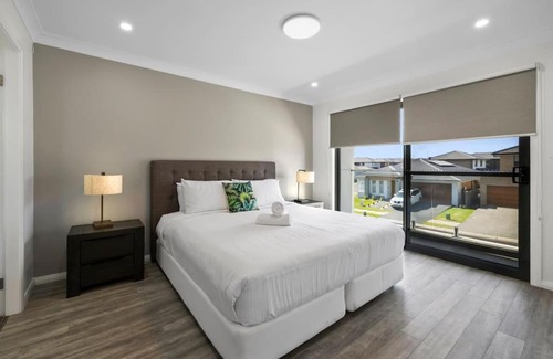 Marsden Park Casa | Your Home Away from Home 4BR Escape