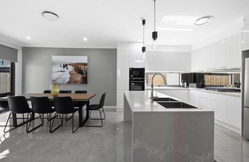 Marsden Park Casa | Your Home Away from Home 4BR Escape