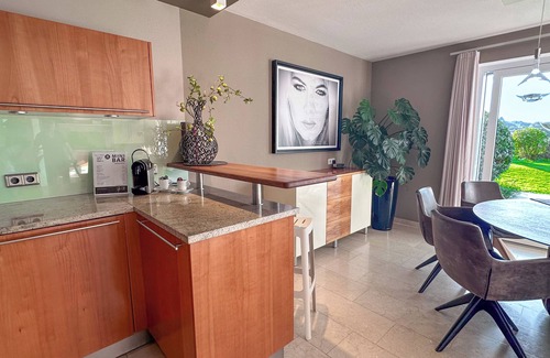 Seekirchen am Wallersee Casa | Your "LIEBLINGSPLATZ": Exclusive living with terrace, garden and pool