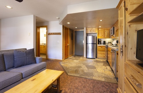 Olympic Valley Hotel | Your Mountain Hideaway! Free Parking, Outdoor Spa Tub, Full Kitchen!