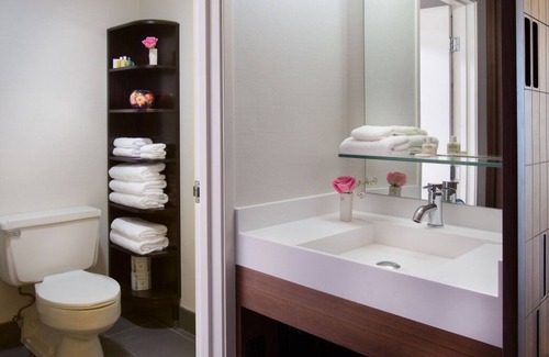 Wilburton Casa | Your Next Staycation is Here! Pets Allowed, Private Parking, Outdoor Pool