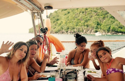 Les Anses-d'Arlets Alquiler De Eote | Catamarán para grupos pequeños con buceo, snorkel, remo y barbacoa a bordo.
