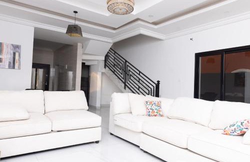 Brufut Apartamento | Yoyo Kunda