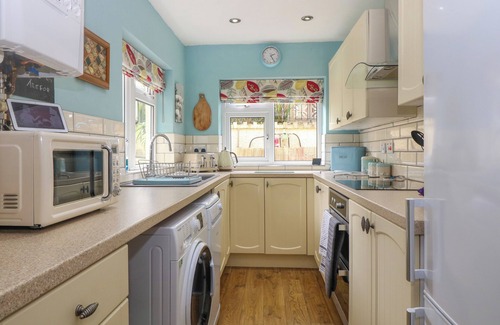 Trefor Cabaña | YR ENCIL, pet friendly, character holiday cottage in Trefor