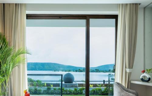 Udaipur District Hotel | ZANA Lakeview Resort - most scenic lakeside resort