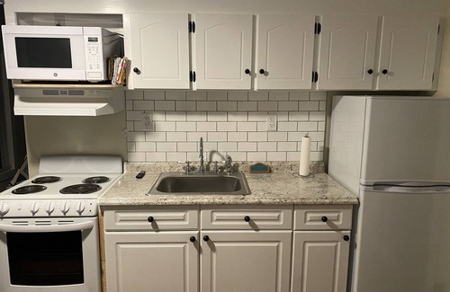 Malvern Casa | Zeke’s House: Bed and Barn Bliss