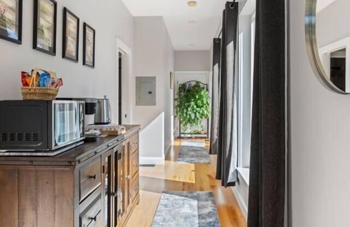 Uxbridge Apartamento | Zen Inspired Private Suite with 2-mile Trail Loop