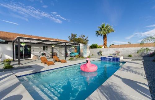 Palm Springs Villa | Zen Palm Springs Villa Pool and Mountain View