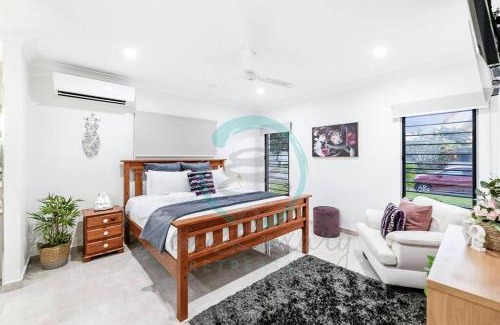 Muirhead Apartamento | Zenhouse: 4BR Stylish Work/Family Home in Muirhead